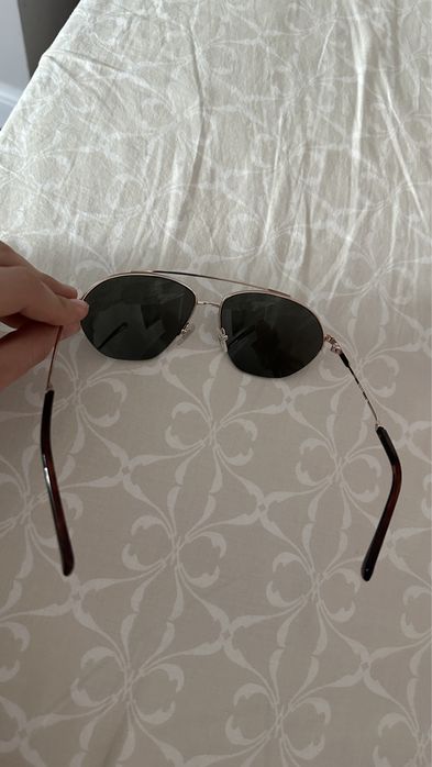 Очки бренда Guess