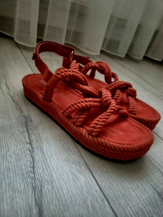 Sandale de dama impecabile