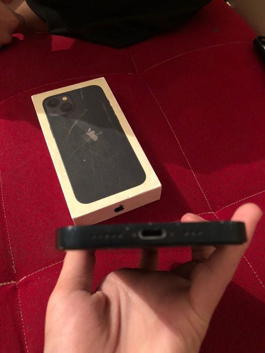 Продам Айфон 13