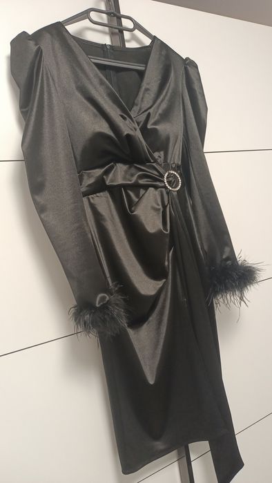 Rochie elegantă, satin -accesorizata in talie, mărime S/M