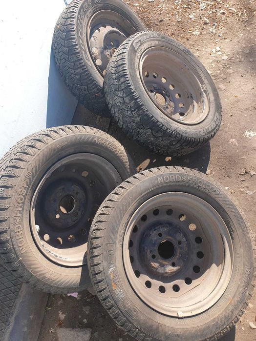 Продаются диски с шинами срочно.