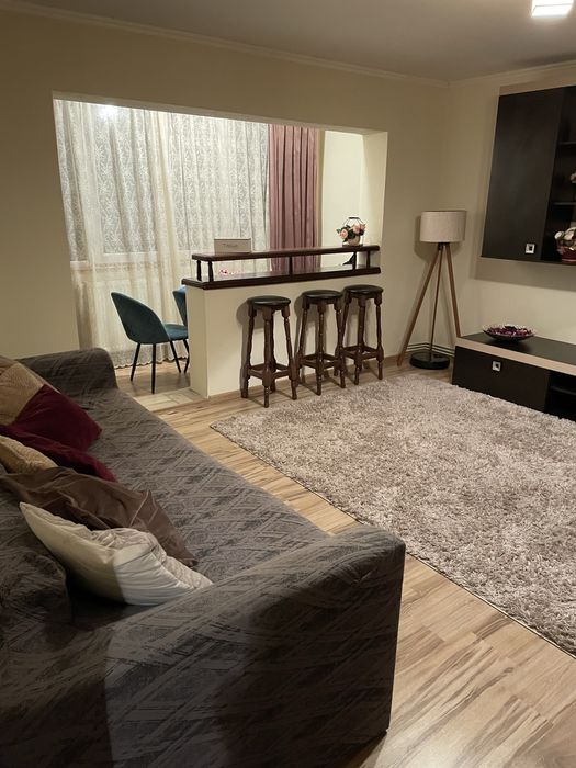 Apartament 3 camere , etaj 4