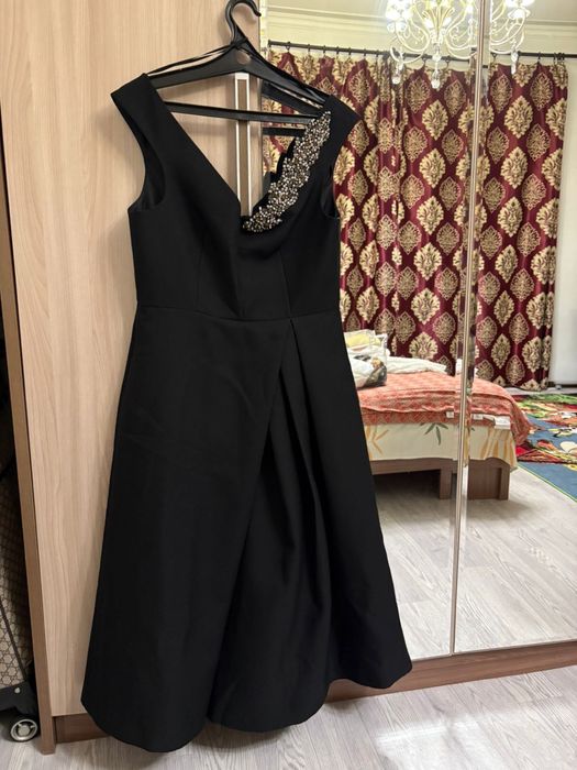 Продам платья EXQUISE