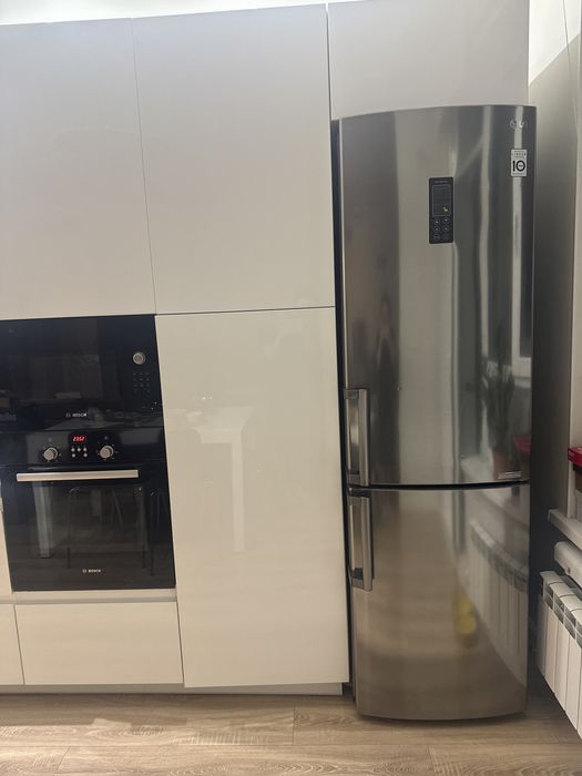 Холодильник LG двухкамерный серебристый