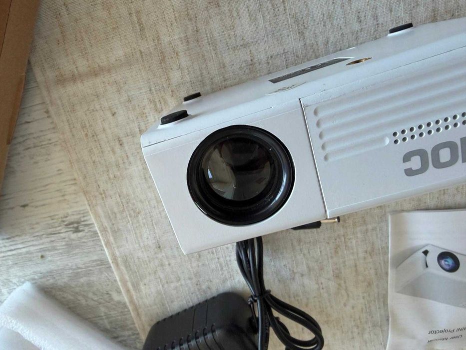 Mini proiector portabil Aoc 1080p