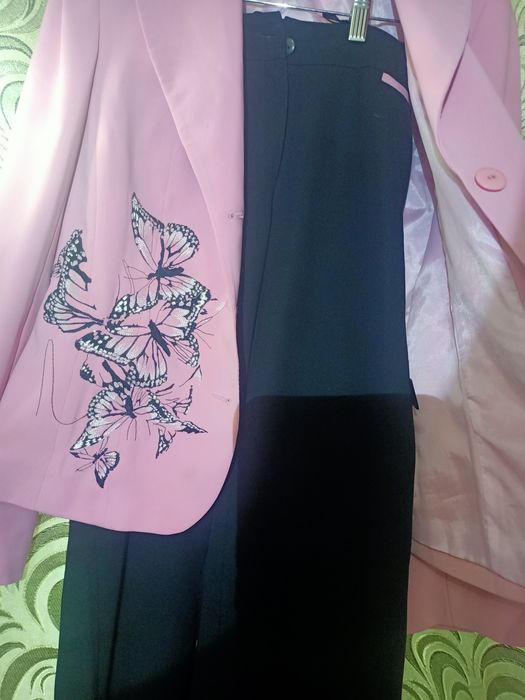 Женский брючный костюм