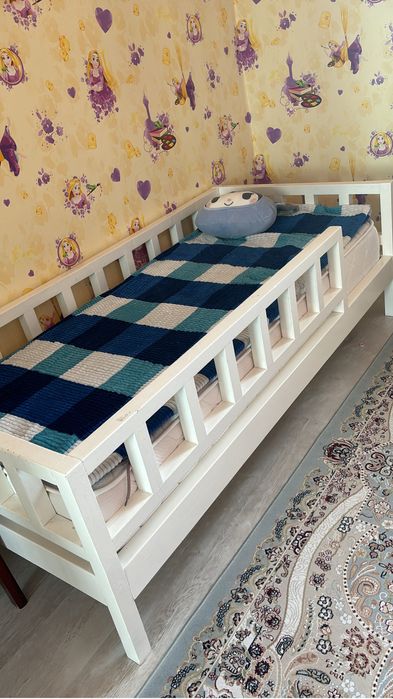 Кровать и шкаф продается