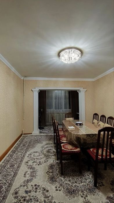 Beruni metro 3/6/9 balkon 2:6 90km2 joyi zor engi lift qoyilgan