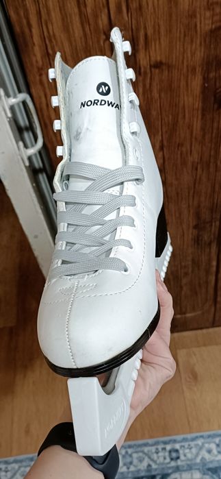 Продам коньки (размер 40)