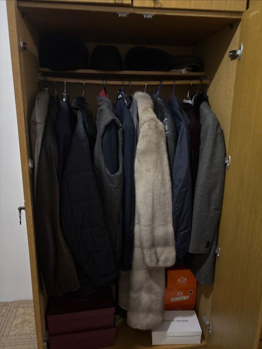 Антиквариант шкаф