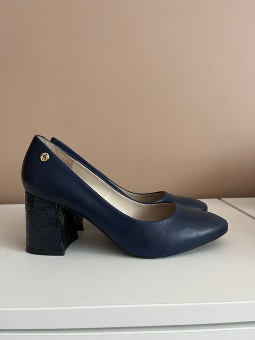 Дамски обувки с ток - син цвят