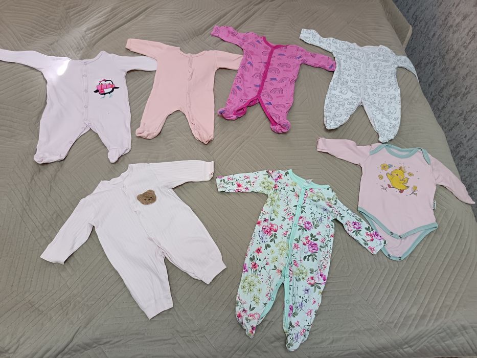 Продам пакет вещей на девочку от 0-6 мес.