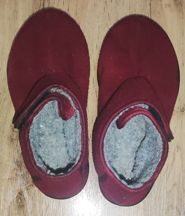 Тапочки теплые 32 р.на крепкой подошве закрытые. Юнусабад