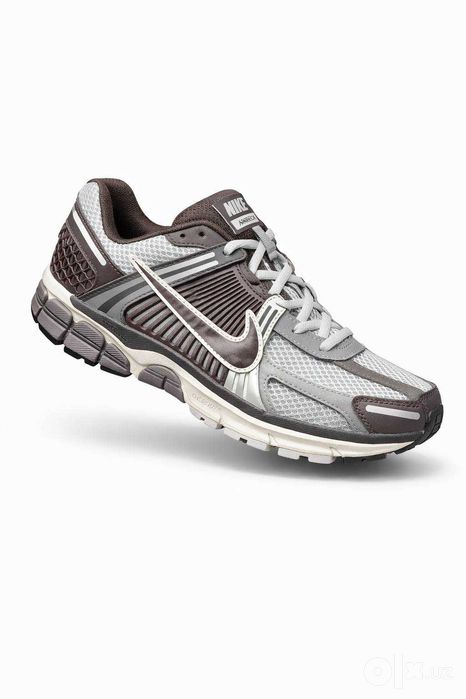 Кроссовки Nike Zoom Vomero 5, размеры от 40 до 45.