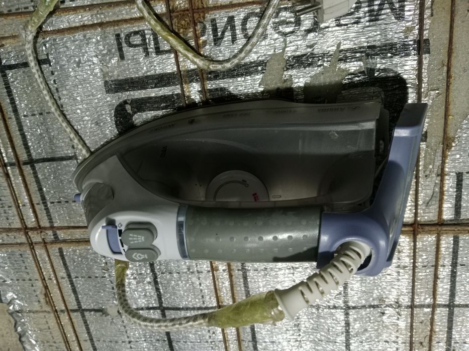 Продам 2 шт утюги не рабочие