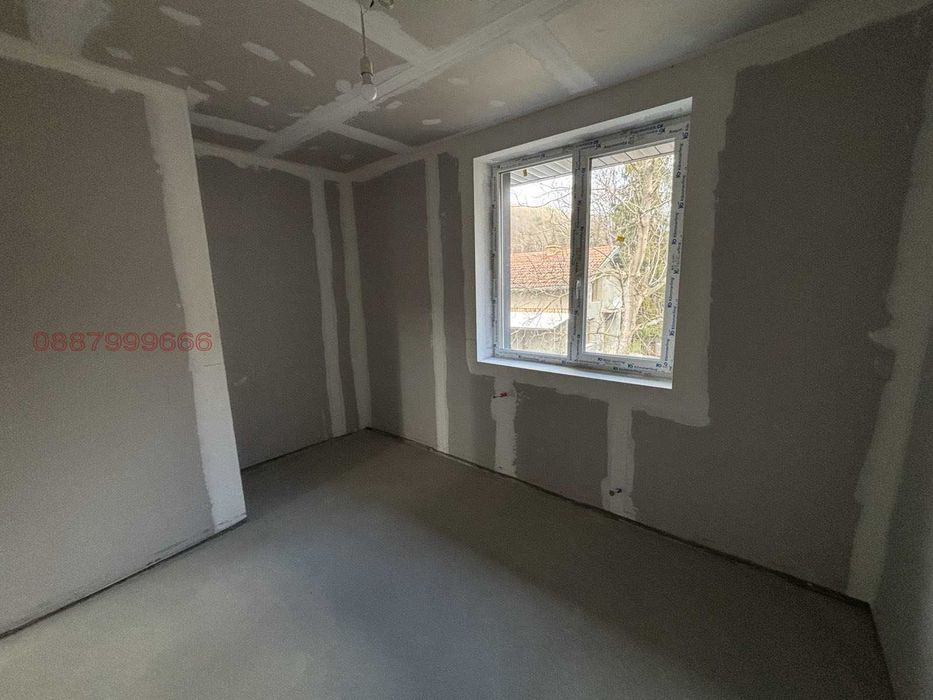 Продава се Къща в с. Владая, Област София-град - 285 кв.м за 2278 €/кв.м - Снимка #12