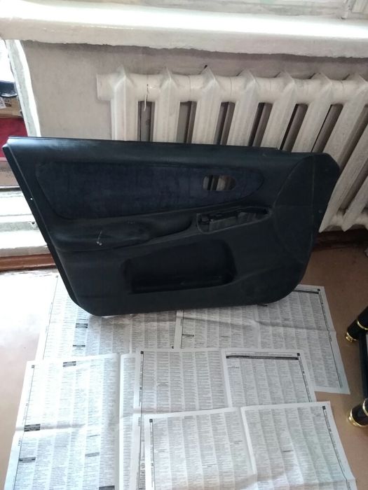 Продам обшивку двери на авто.