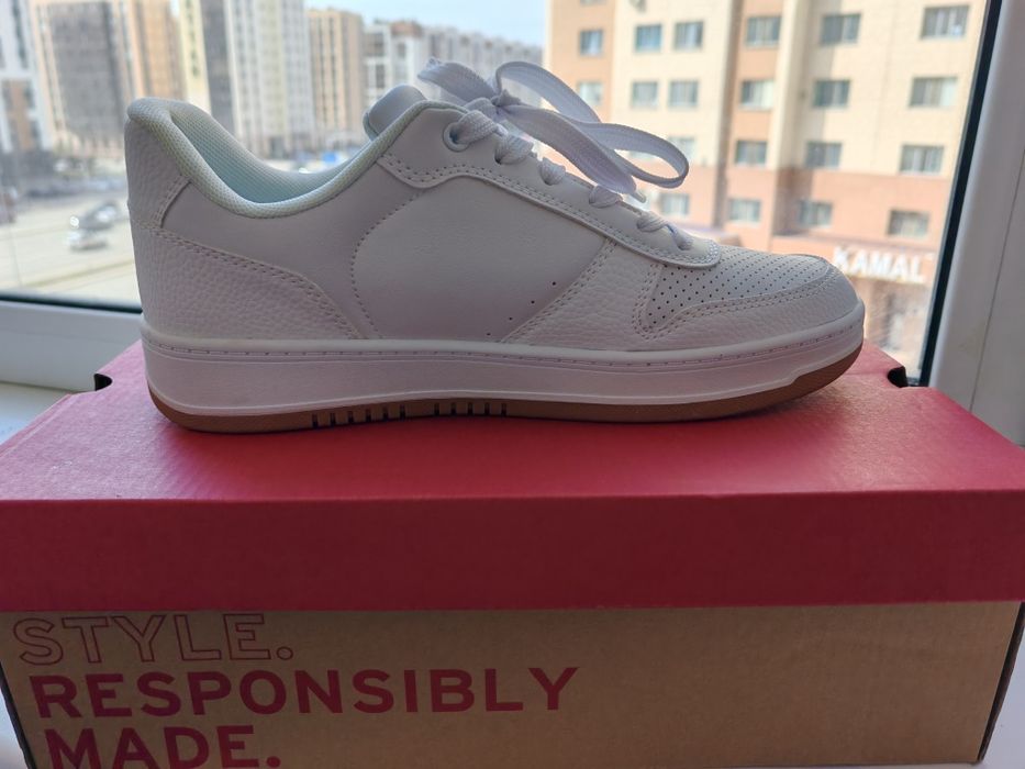 Кроссовки levi's