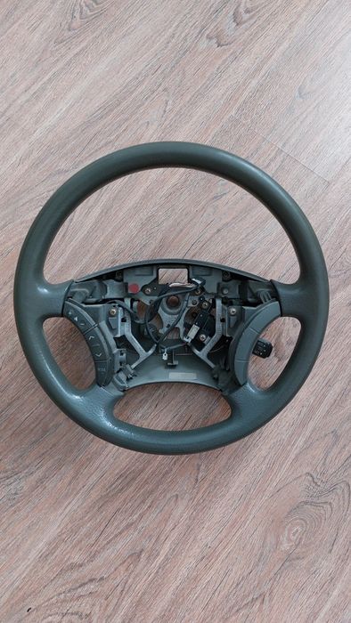 Продам руль от камри 35