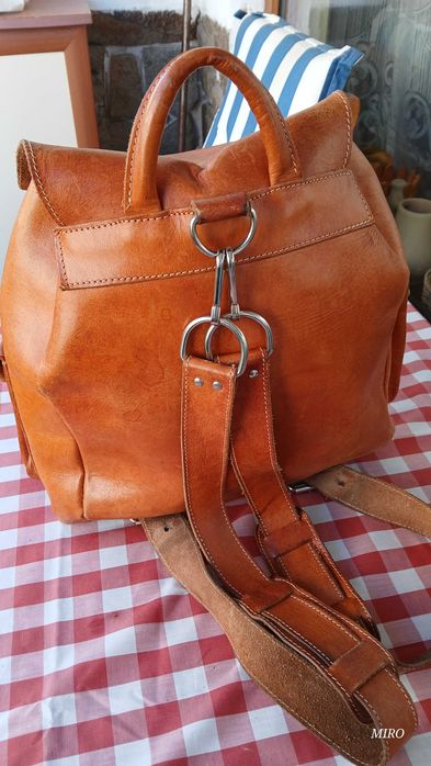 Дизайнерска раница от естествена кожа