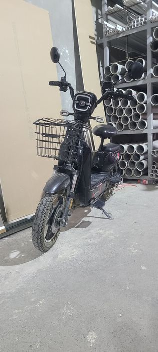 Skuter 2 999 ming.