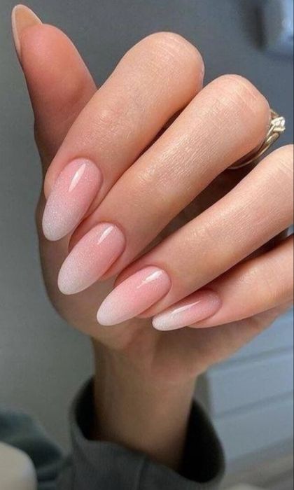 Маникюр, наращивание ногтей.