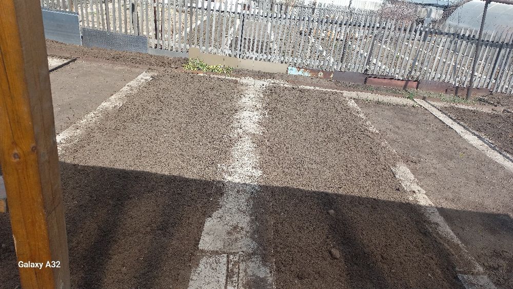 Снег кидаем уголь кидаем подвал чистим