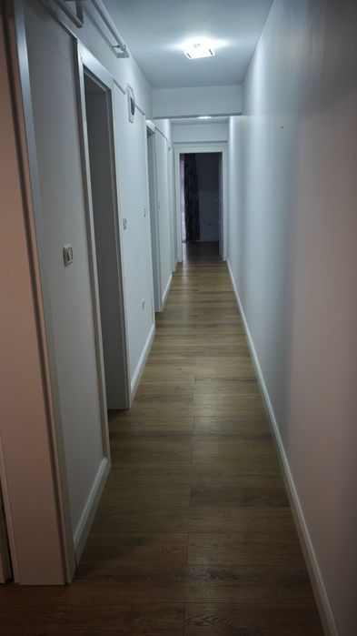 Inchiriez apartament cu trei camere