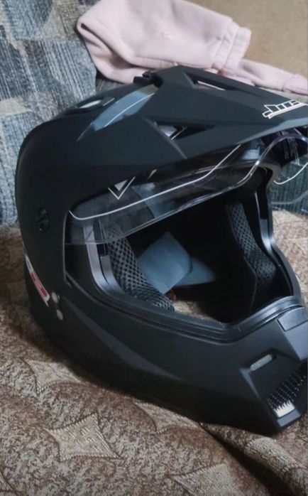 Продам шлем мотард