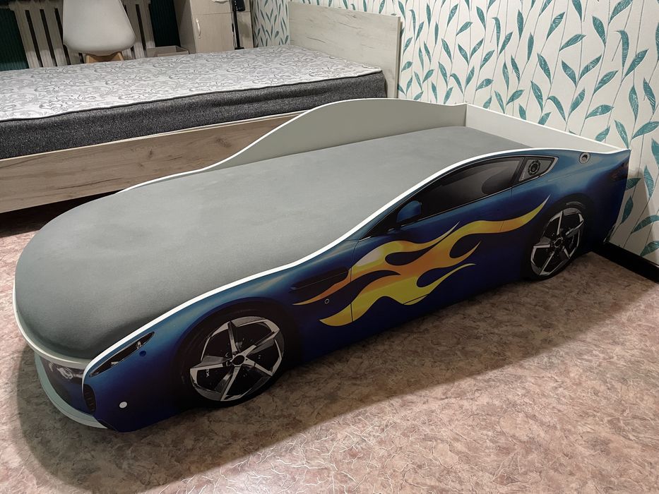 Детская кровать машинка