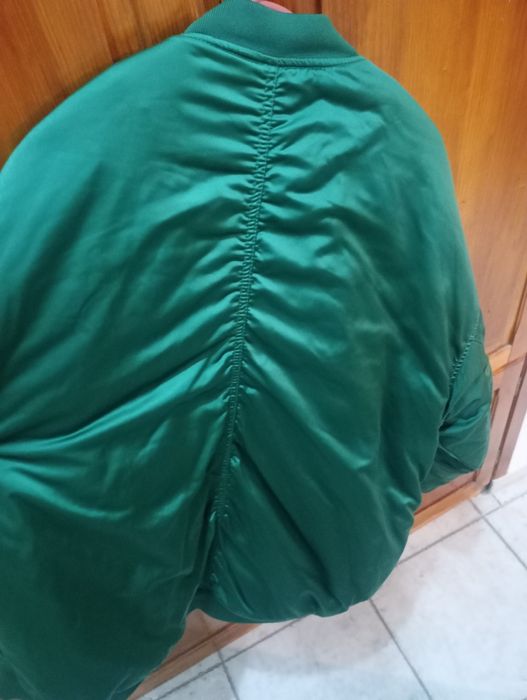 Яке тип бомбър зелено