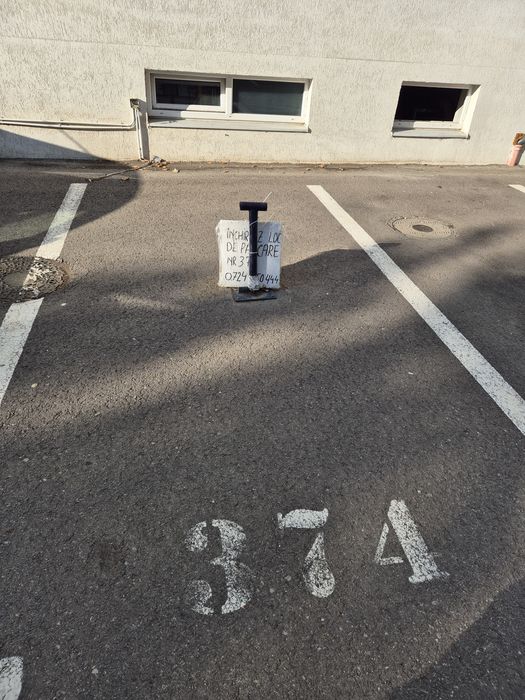 Inchiriez loc de parcare