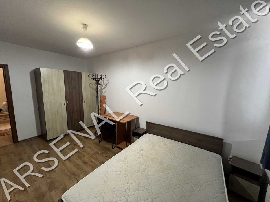 Четиристаен апартамент под наем, Студентски град