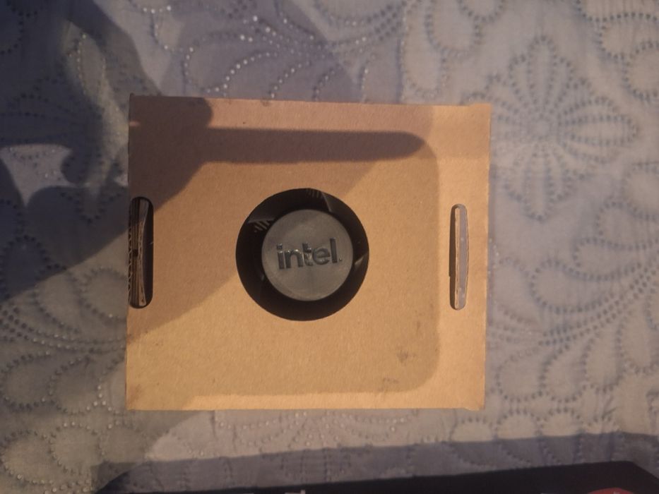 Intel охладител нов