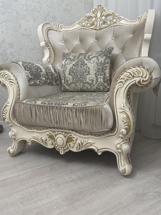 Продам диван и два кресла