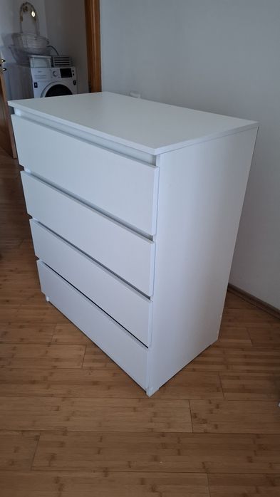 Продается комод на 4 ящика, белый.