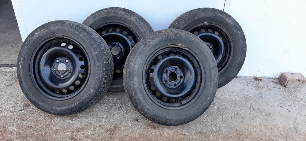 4 genți cu cauciucuri de vară ptr Audi.