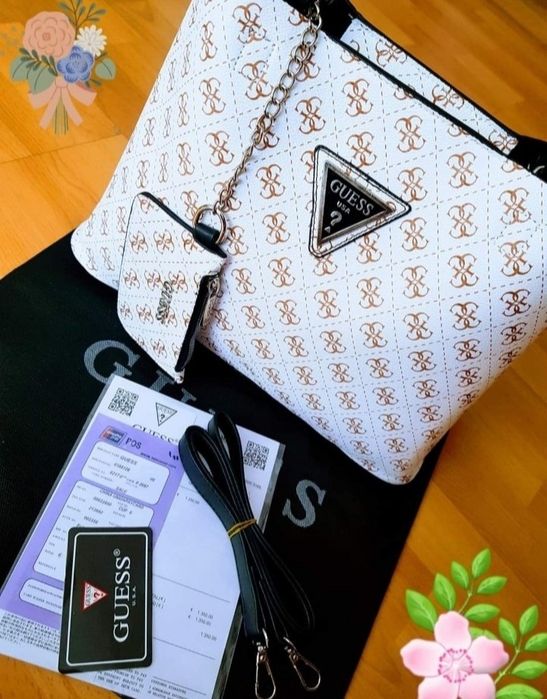 Geanta damă Guess,logo metalic auriu, saculet, etichetă