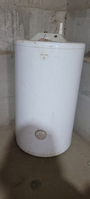 Deluhe Ariston sotiladi