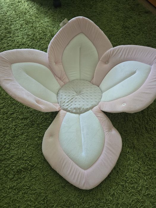 Плюшена вана и постелка Lotus, BloomingBath, светло розово/бяло/сиво