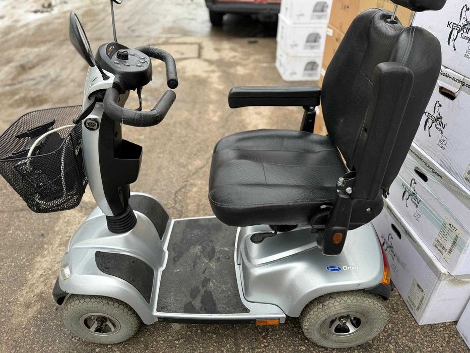 Електрически скутер акумулаторна количка за трудно подвижни