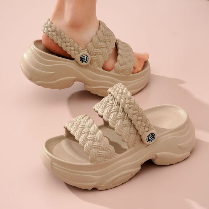 Сабо на платформе в Астане