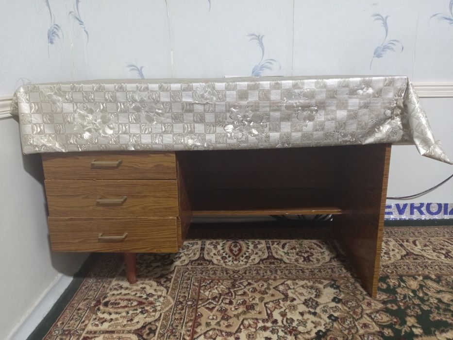 3 ta divan matraslari bilan 2 ta stol