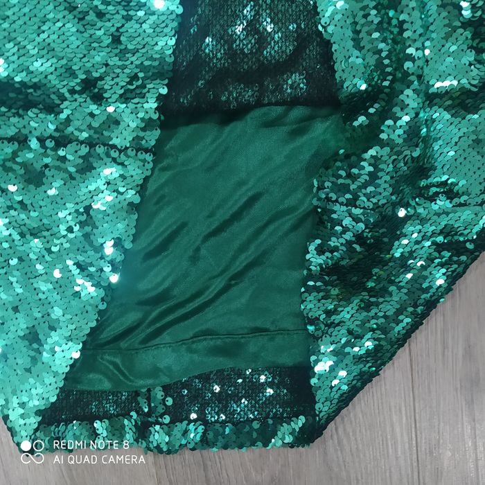 Продаю новое красивое платье 44 размера