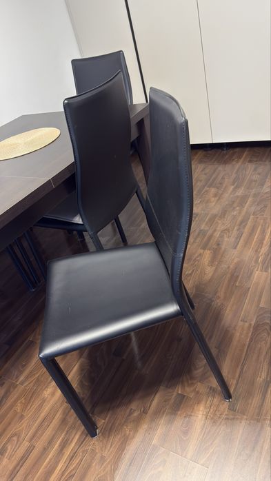 Masa extensibila cu 6 scaune - aproape noua