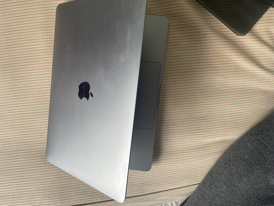 Mac book pro M 2 8g 512 gb
