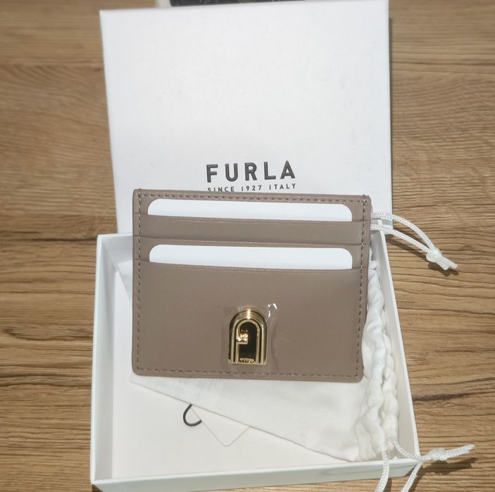 Нов картхолдър FURLA