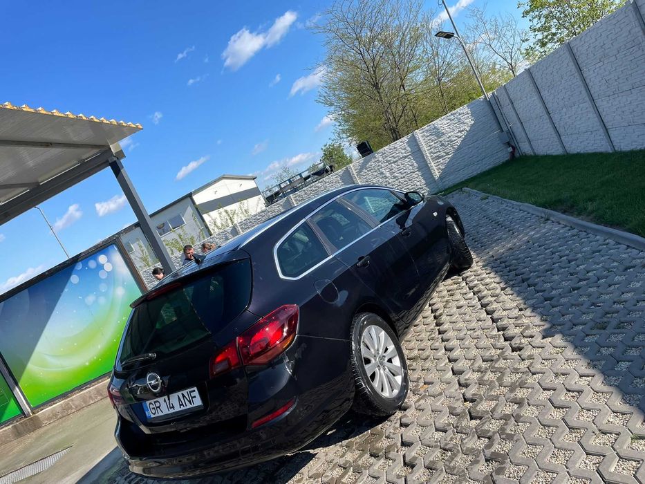 Opel Astra j break 1,7cdti  2011