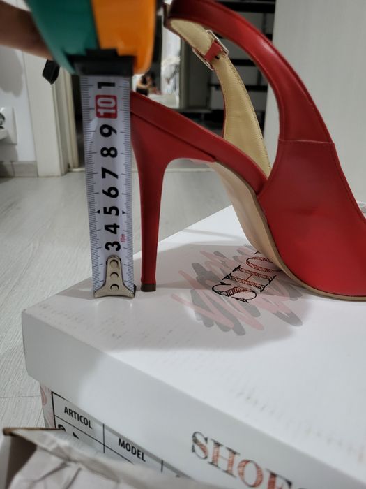 Pantofi stiletto
