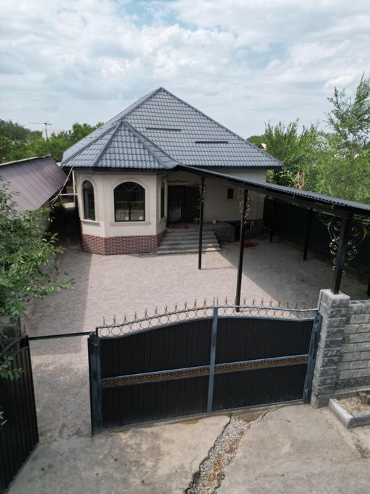 Продаю дом рядом с аэропортом